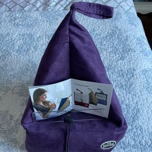 Bookseat and travel pillow.